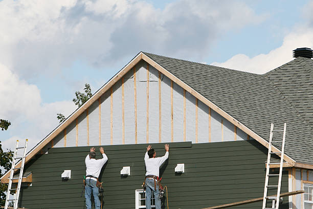 Professional Siding technician working in Williamston, SC